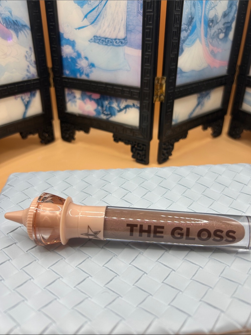 Jeffree Star The Gloss Lip Gloss - Nude Brown in shade Table Top.
